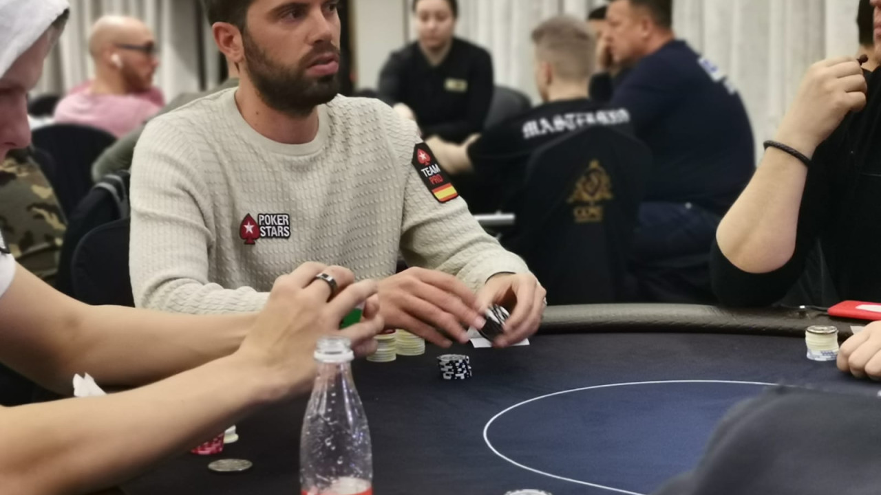 Ramón Colillas pasa al día 2 del Main Event con un stack que casi dobla la media