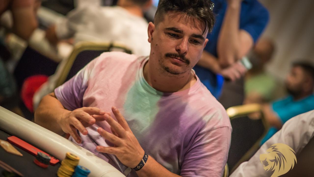 Hector Buján, chipleader general al día 2 del Main Event