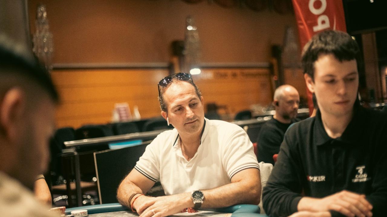 Bienvenido Sánchez no falla en las grandes citas y pasa chipleader al Día 3 del Main Event