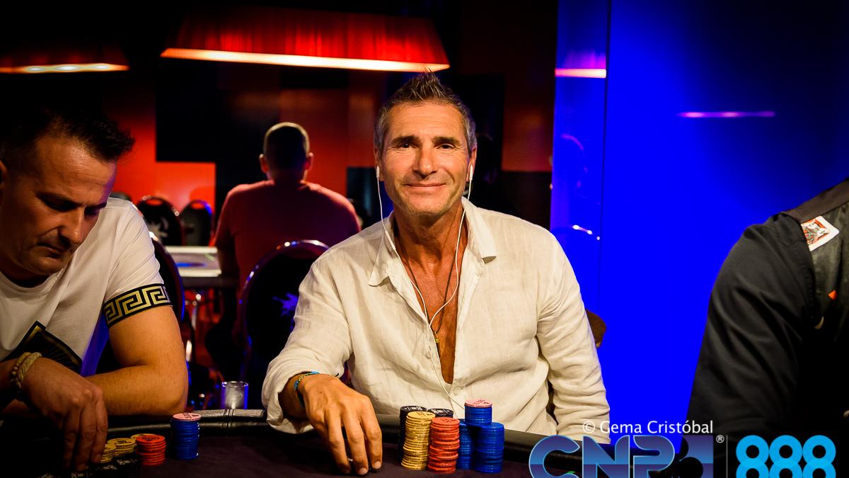 Jeff Isolt lidera a los 55 supervivientes del día 1A Jeff Isolt lidera a los 55 supervivientes del día 1A