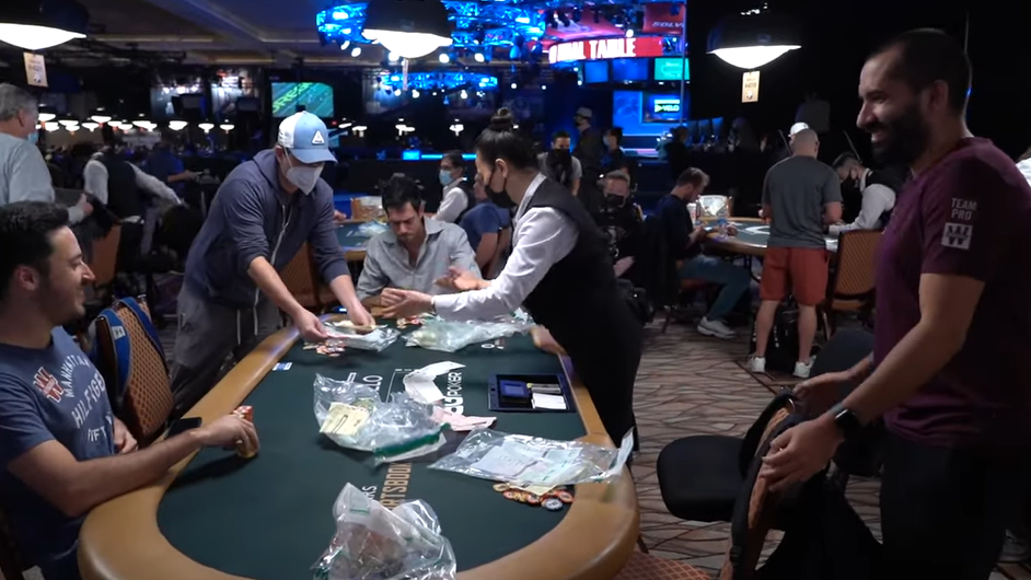 Adrián Mateos analiza su inicio del Día 2 del $10k 6-Max de las WSOP 2021 Adrián Mateos analiza su inicio del Día 2 del $10k 6-Max de las WSOP 2021