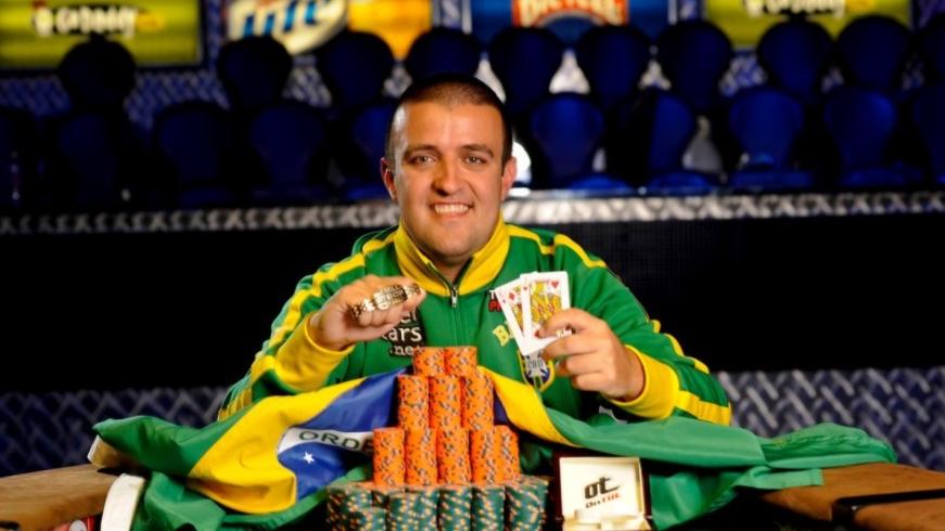 El Team PokerStars Pro Andre Akkari consigue su primer brazalete WSOP