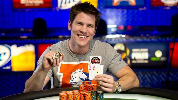 WSOP #4: John Beauprez se presenta en sociedad y se lleva un brazalete