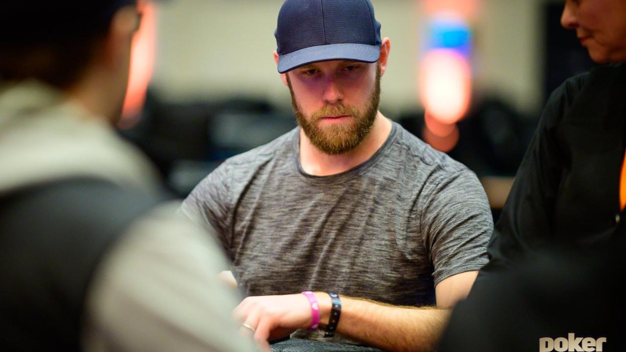 Seth Davies lidera a los ocho supervivientes de la Super High Roller Bowl Bahamas