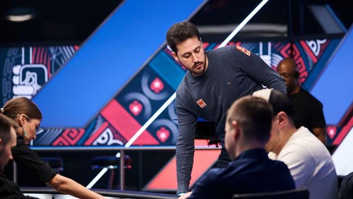 Adrián Mateos finaliza el Super High Roller en 5ª posición por 323.100 € Adrián Mateos finaliza el Super High Roller en 5ª posición por 323.100 €
