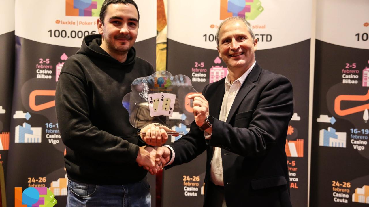 Eneko Álava sale a hombros de Casino Mallorca tras su victoria en el LPF 2023 Eneko Álava sale a hombros de Casino Mallorca tras su victoria en el LPF 2023