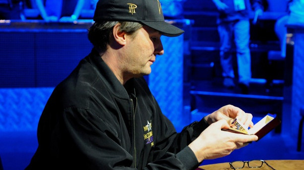 Phil Hellmuth otra vez cerca de su duodécimo brazalete