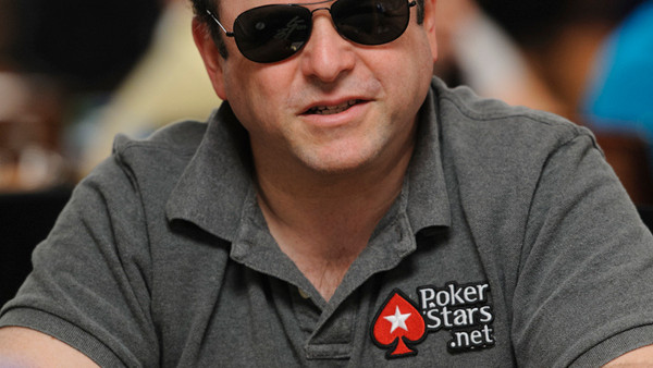 El verdadero peso de la fama en una mesa de poker El verdadero peso de la fama en una mesa de poker