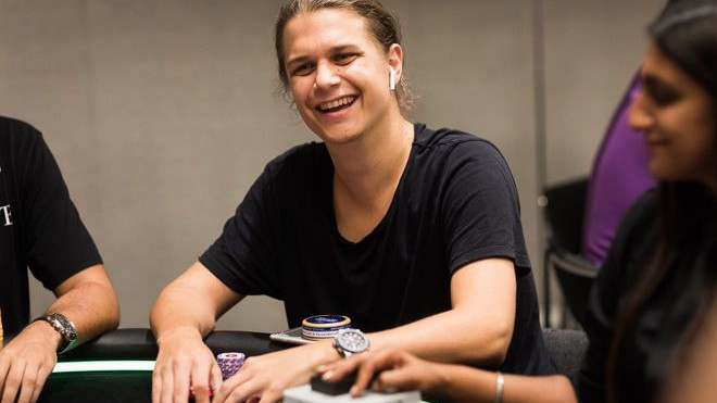 Niklas Astedt "lena900" es el número 1 del PocketFives # 1 Niklas Astedt "lena900" es el número 1 del PocketFives # 1