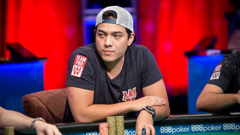 Pierre Calamusa en acción en el cuarto episodio de su saga en las WSOP