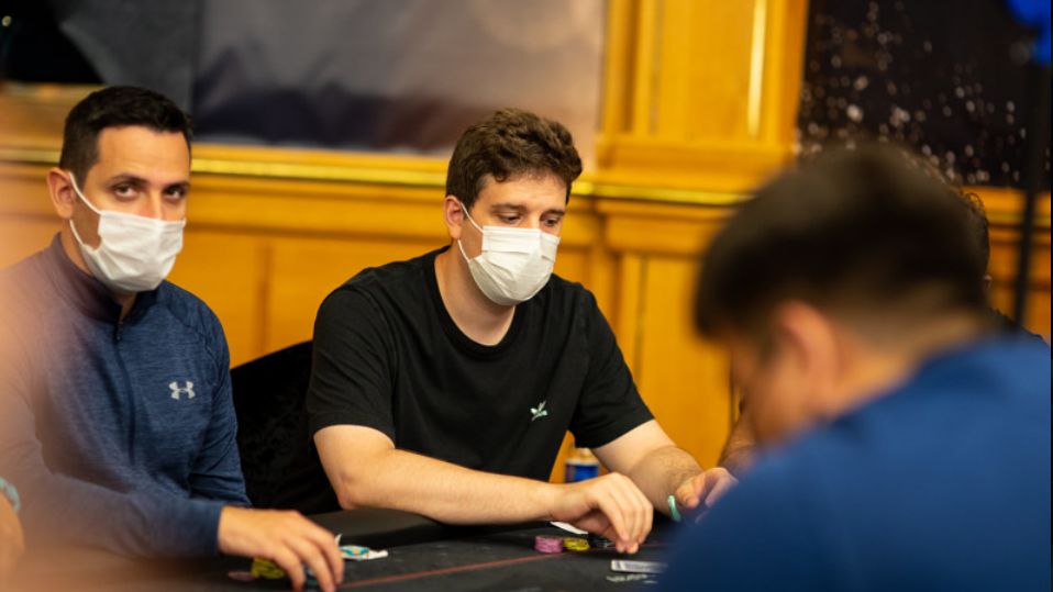 Sergio Fernández, Elías Gutiérrez y Adrià Díaz superan el Día 1A del Main Event