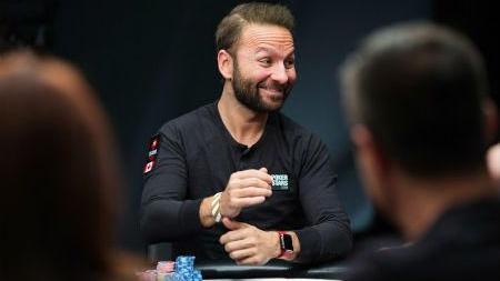 Negreanu saca los remos y recorta la diferencia con Polk hasta los 644.668$