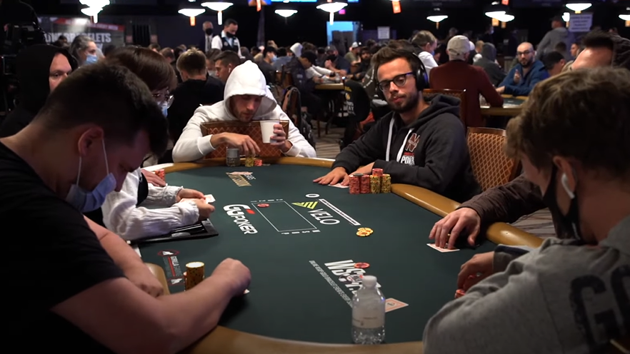 Romain Lewis se acerca a la burbuja del 3.000 $ 6-Max