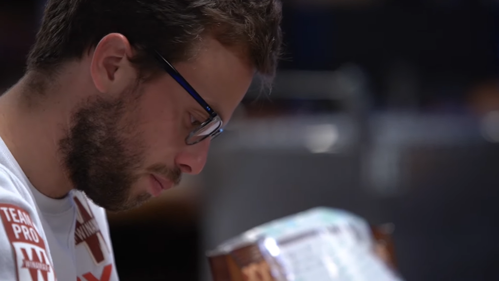 Romain Lewis se acerca a la mesa final del evento 3.000 $ 6-Max de las WSOP 2021 Romain Lewis se acerca a la mesa final del evento 3.000 $ 6-Max de las WSOP 2021