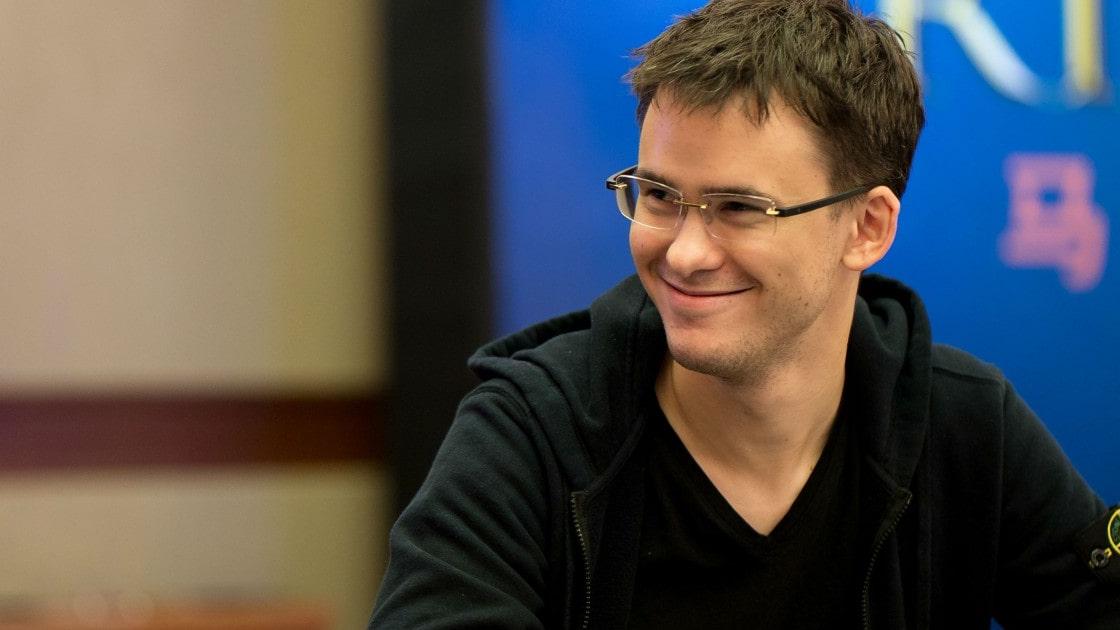 Kuznetsov y crazytrader apuestan siete veces all in sin ver las cartas y el ruso acaba 729.555$ arriba Kuznetsov y crazytrader apuestan siete veces all in sin ver las cartas y el ruso acaba 729.555$ arriba