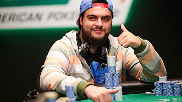 Fabián Chauriye lidera la mesa final bajo la mirada de Nacho Barbero Fabián Chauriye lidera la mesa final bajo la mirada de Nacho Barbero