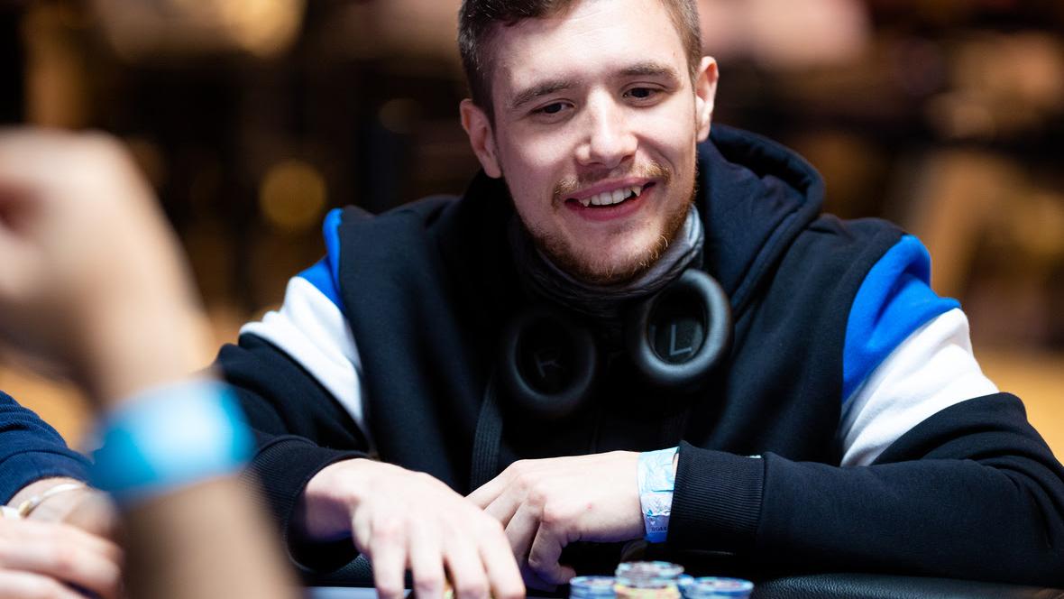 Roman Hrabec lidera a los seis últimos jugadores del Main Event