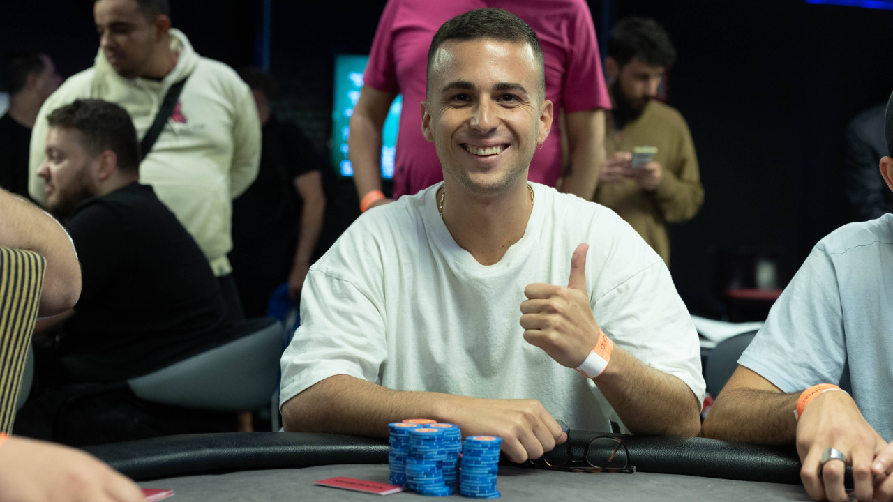 Javier Molina llega al día 3 del Main Event liderando a los 16 clasificados