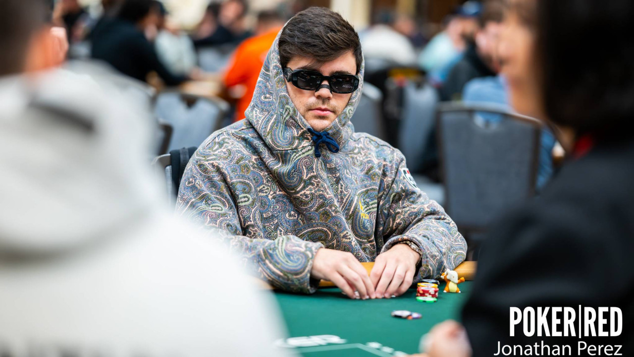 Víctor Caballero avanza en cabeza de la armada en el Día 1B del Main Event