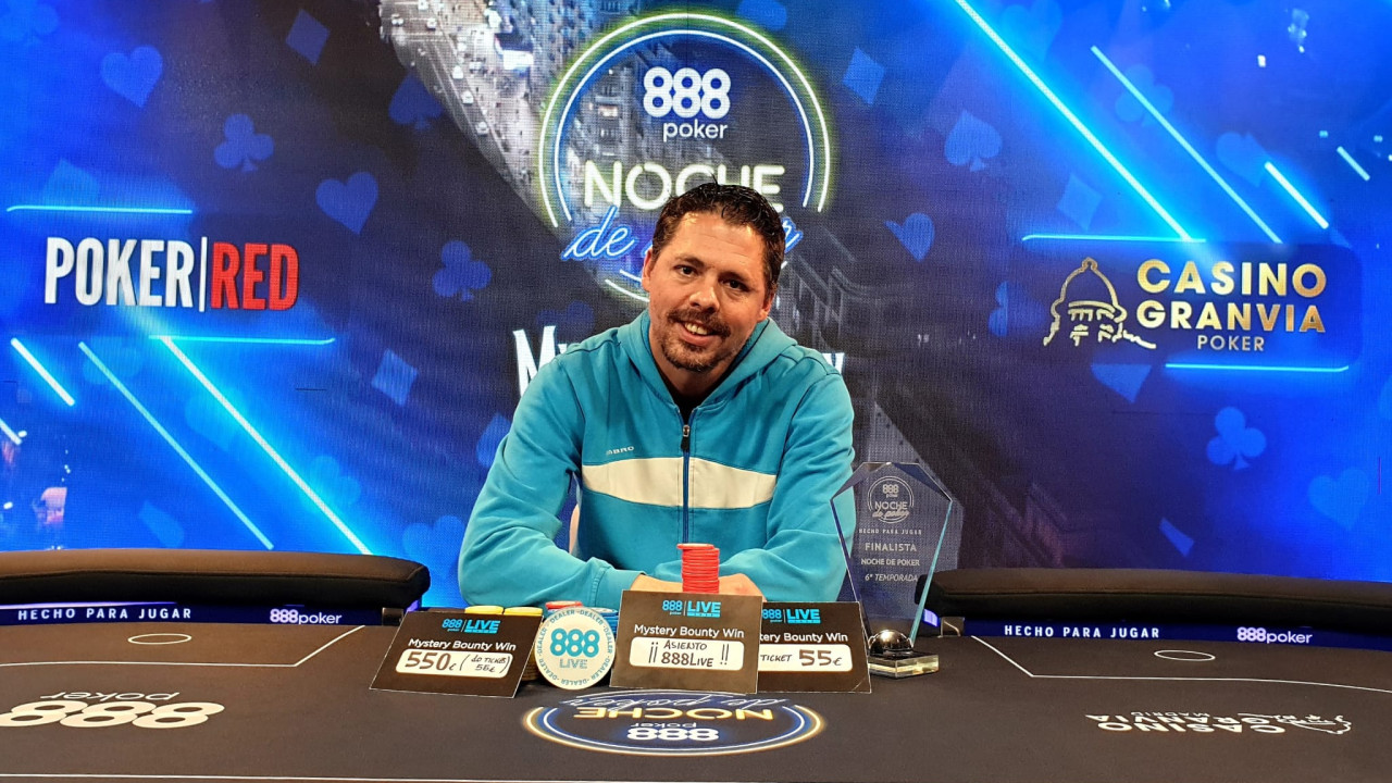 Alberto Velázquez apela a la épica para ganar en Noche de Poker