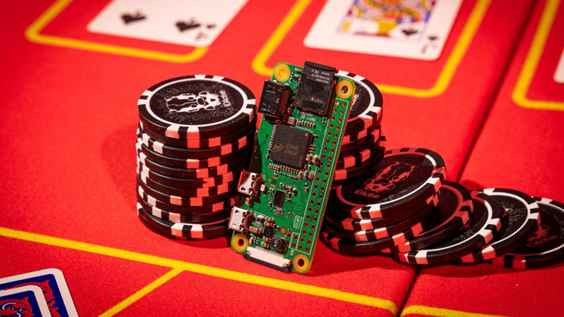 Hackean un barajador automático y Doug Polk avisa: «Si lo ves en una partida privada, sal corriendo»