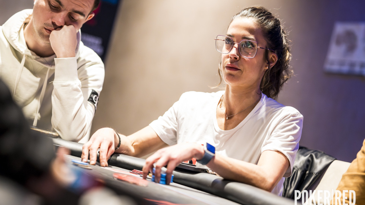 ¡Leo Margets se dobla en el segundo nivel del Main Event!