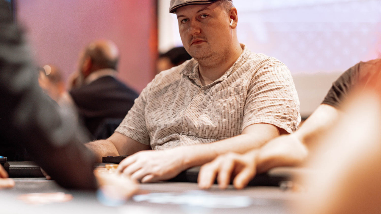 Rudi Rafaelsen consigue doblarse en el cuarto nivel del Main Event