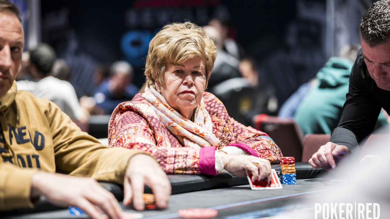 Rosario Velazquez empieza a aumentar su stack gracias a un full house