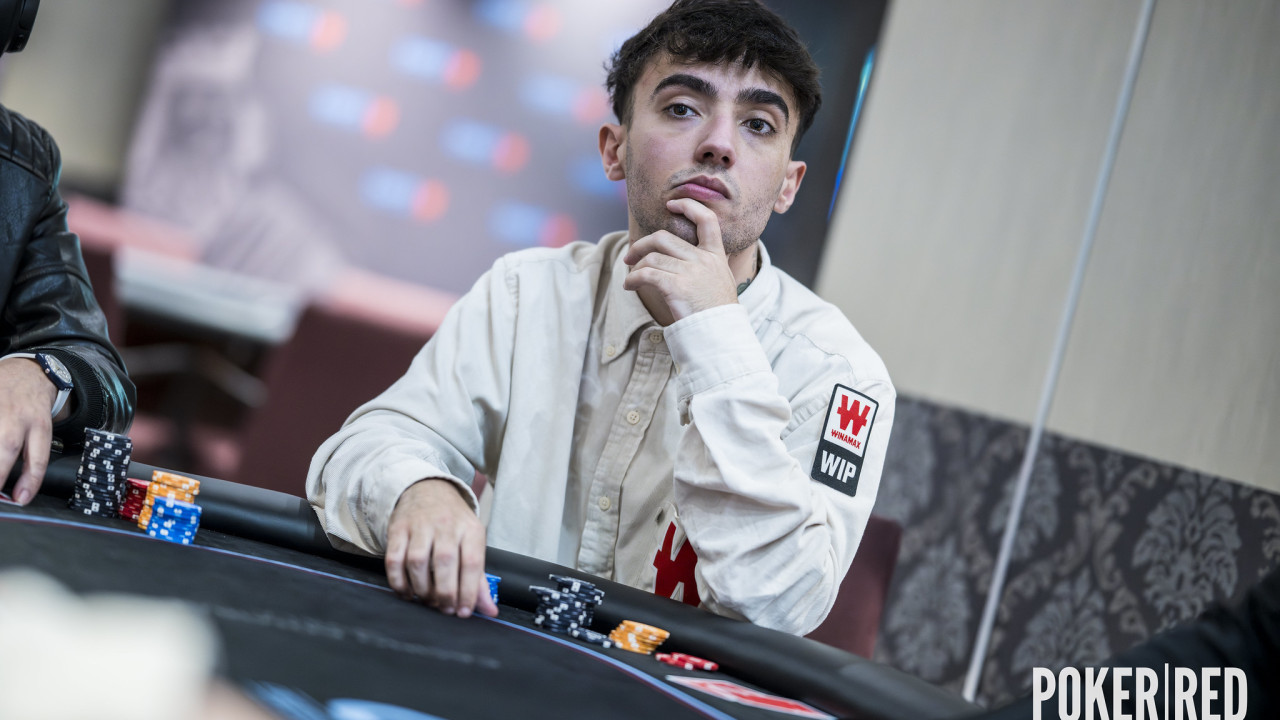 "Agustin51" eliminando jugadores con un poker de damas