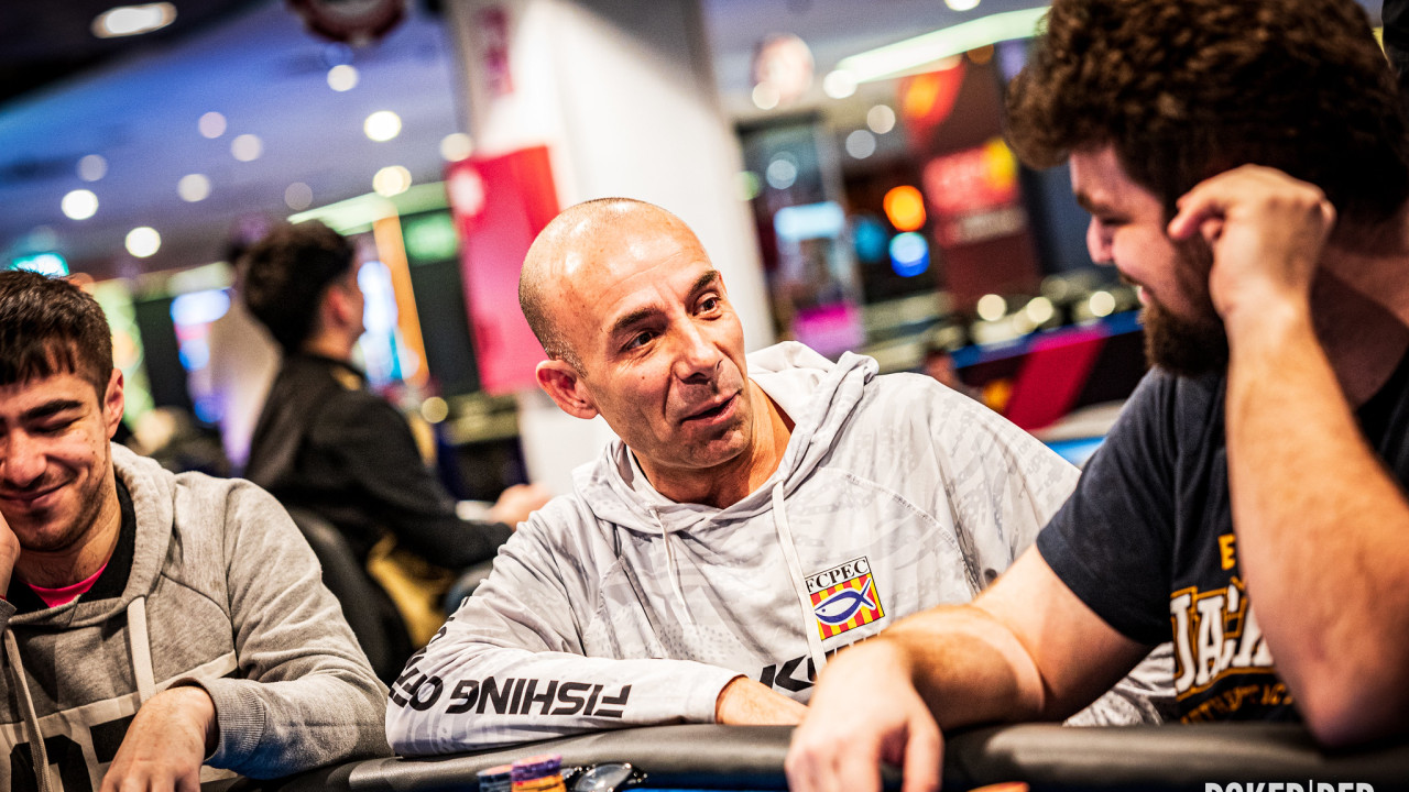 Jesús Ródenas dominando su mesa en el Main Event