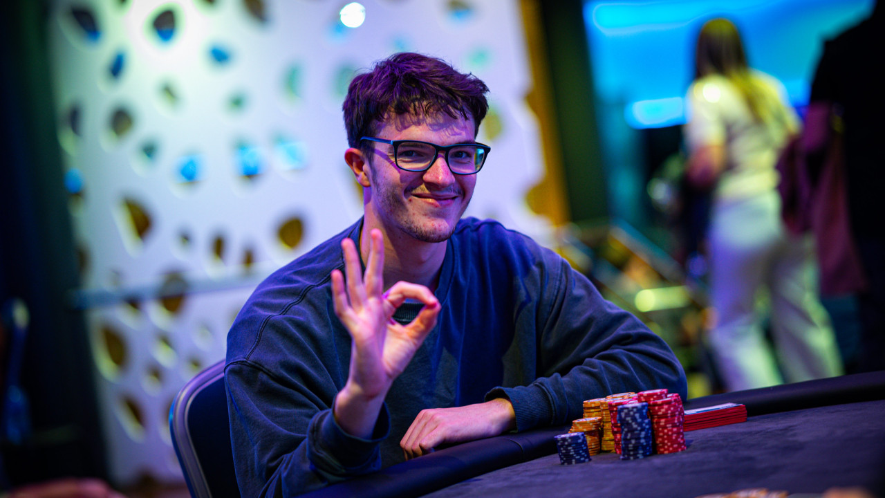 ¡Finaliza el Día 1B con Alex Ellison como chip-leader!