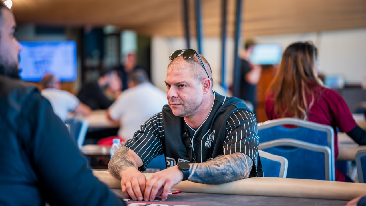 ¡El stack del campeón del High Roller vuelve a sufrir un bajón!