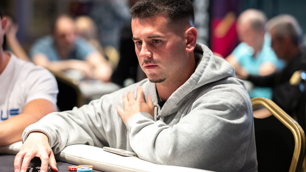 Sergi Miralles manda al cajero a Bernat Carreras en el Día 1B del Main Event