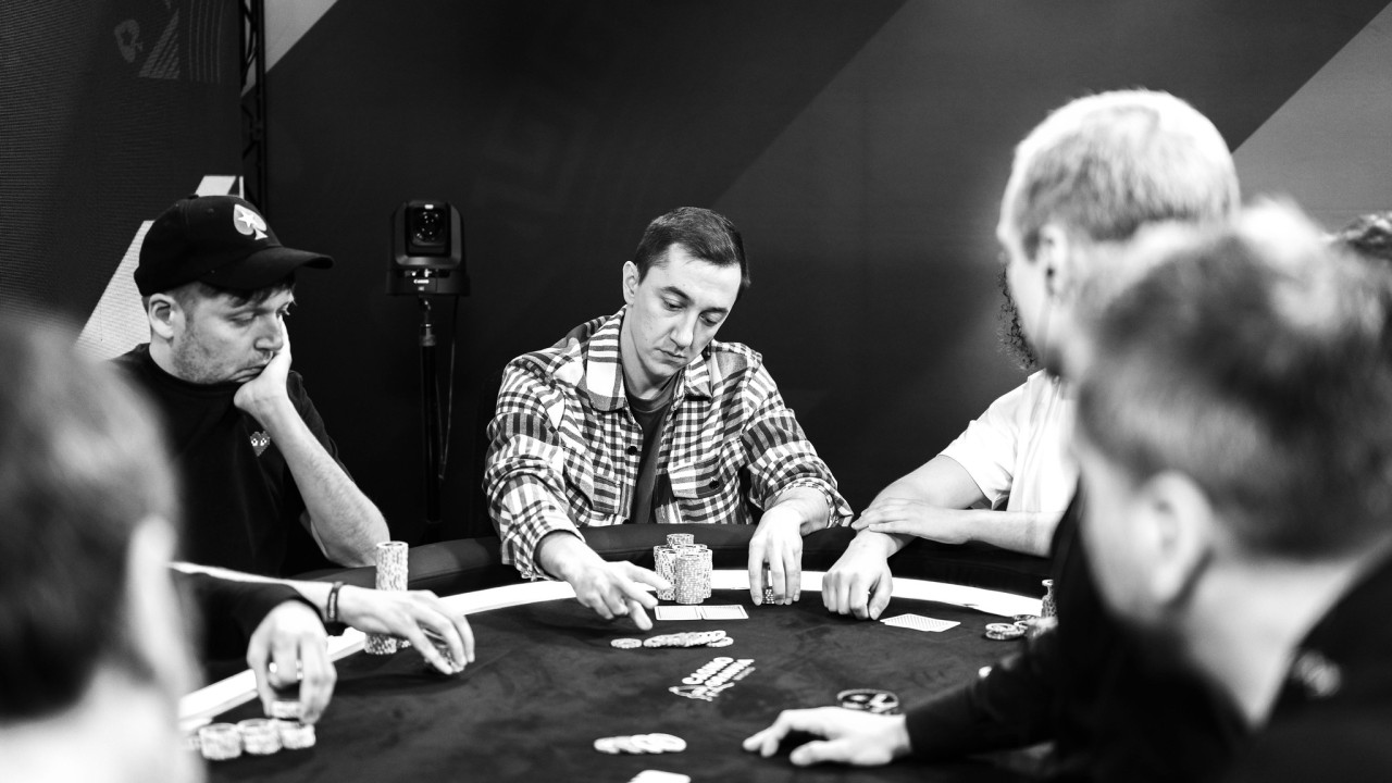 Timur Kurbanov eliminado en bote de chipleader (8º)