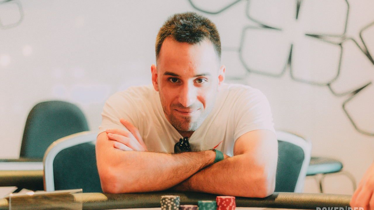 A Joan Pérez "Maikelfull" se la intentan colar y se dobla en la primera mano