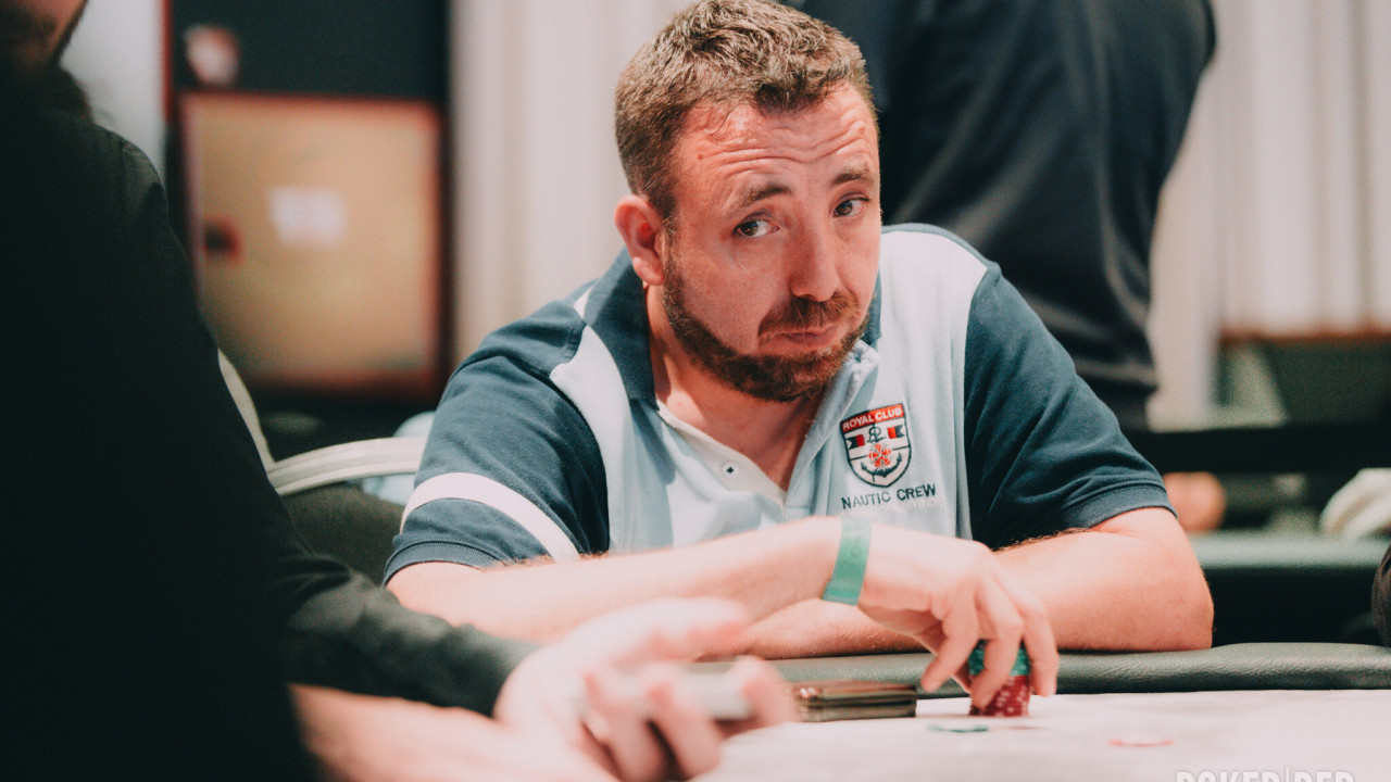 Ángel Gómez eliminado en las últimas manos del día