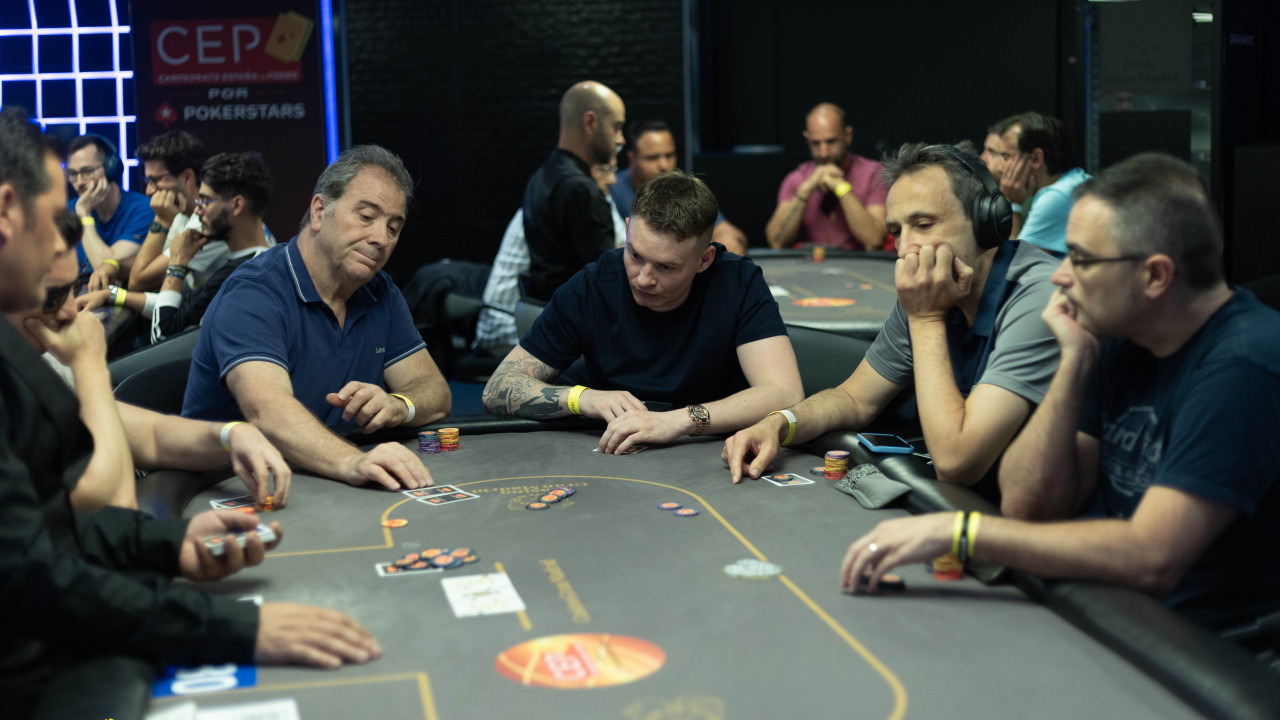 Llega el descanso de la cena en el Día 1B