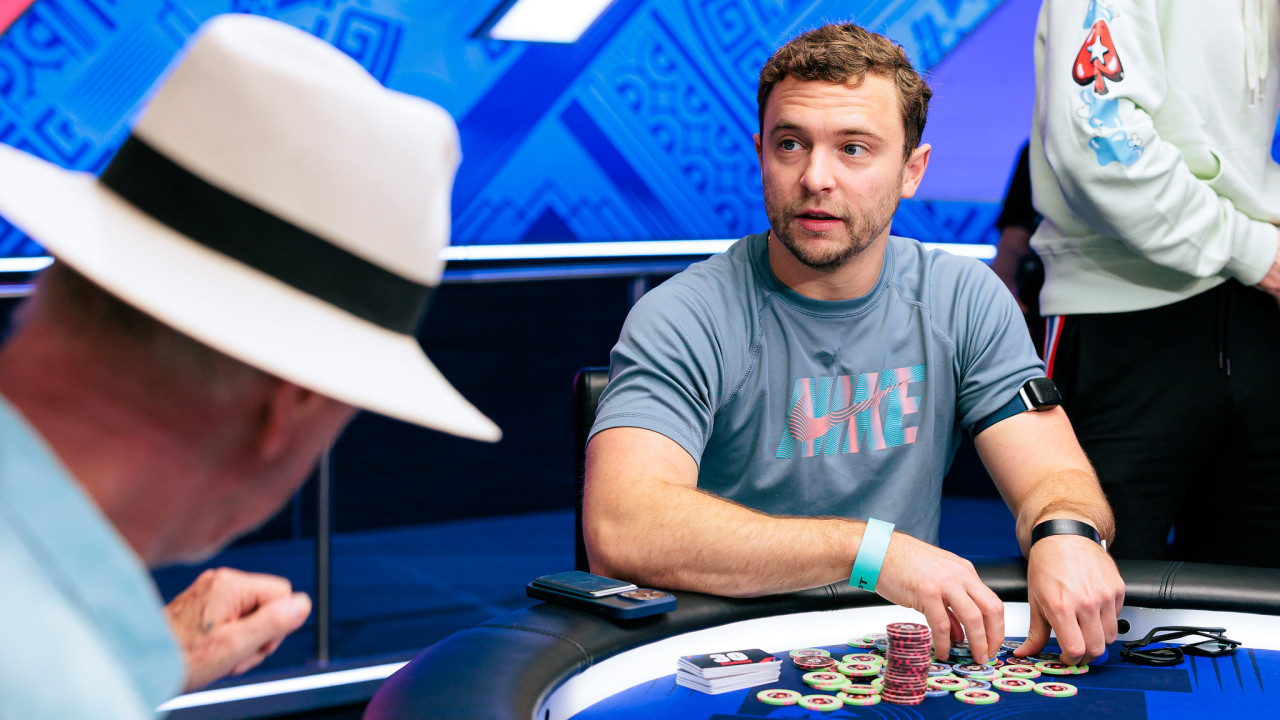 David Coleman le rasca a Jianwei Lin