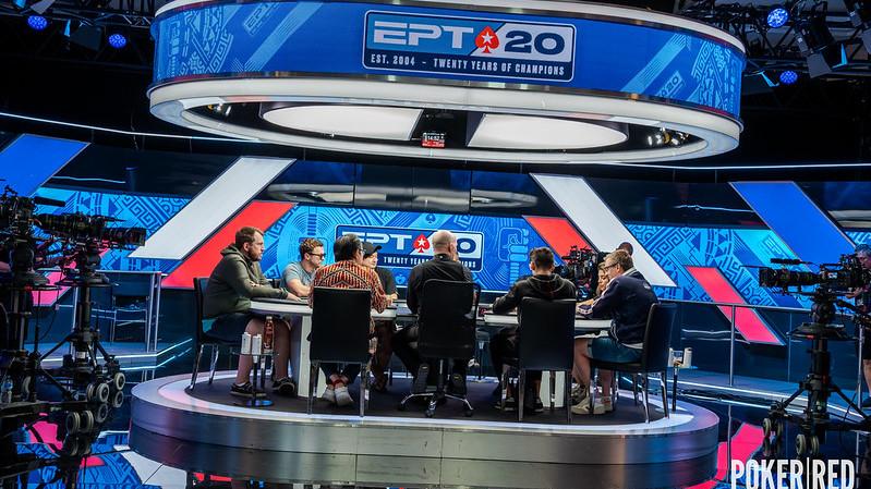 Se reanuda la acción en el Main Event