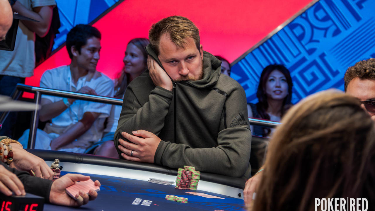 Segunda mano de la mesa final...¡y Andrew Hulme está doblado!
