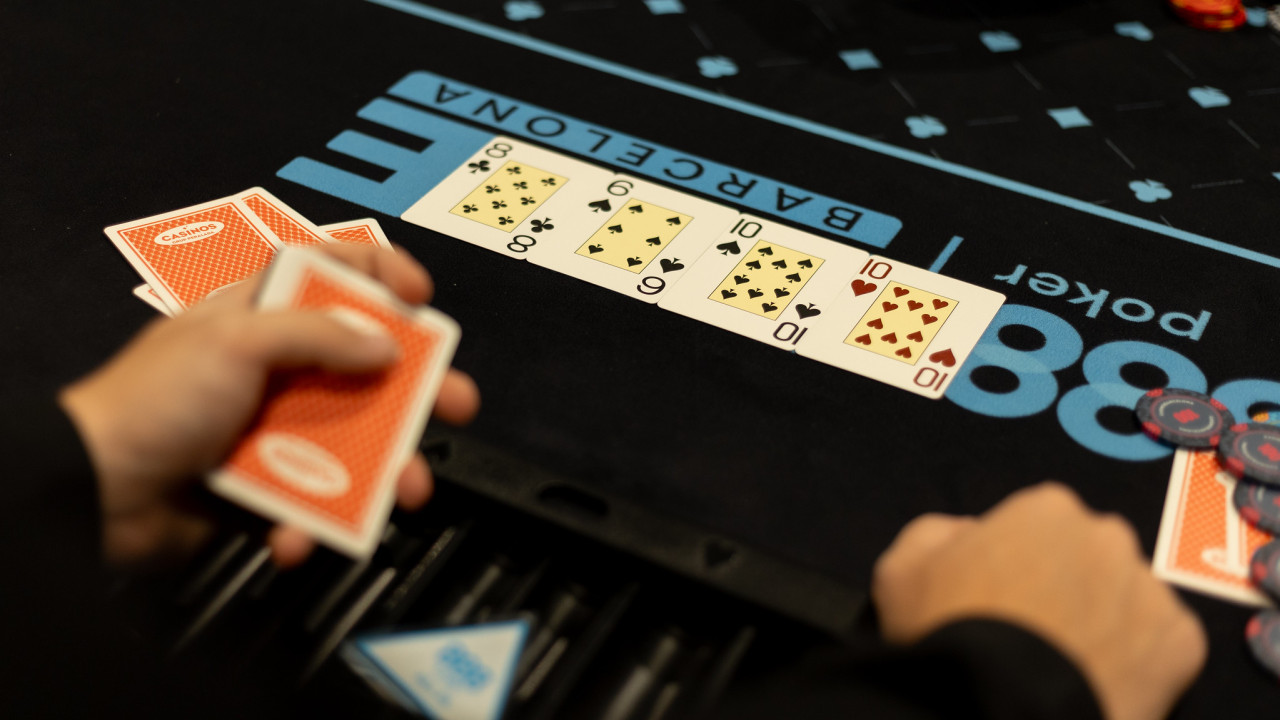Vuelven a volar las cartas después del descanso de cena