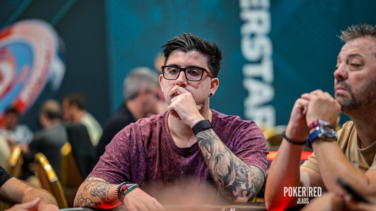 Roger Pérez coge aire ante Ladislao Dalfo