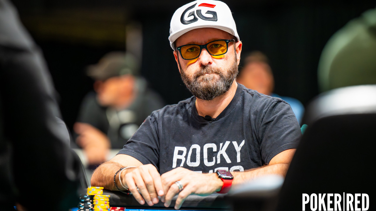 Daniel Negreanu gana un flip para seguir con vida
