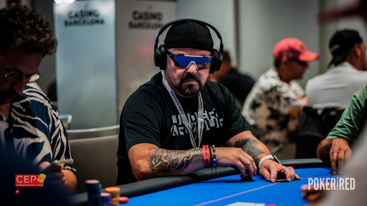Iulian Enache empieza el día con split pot