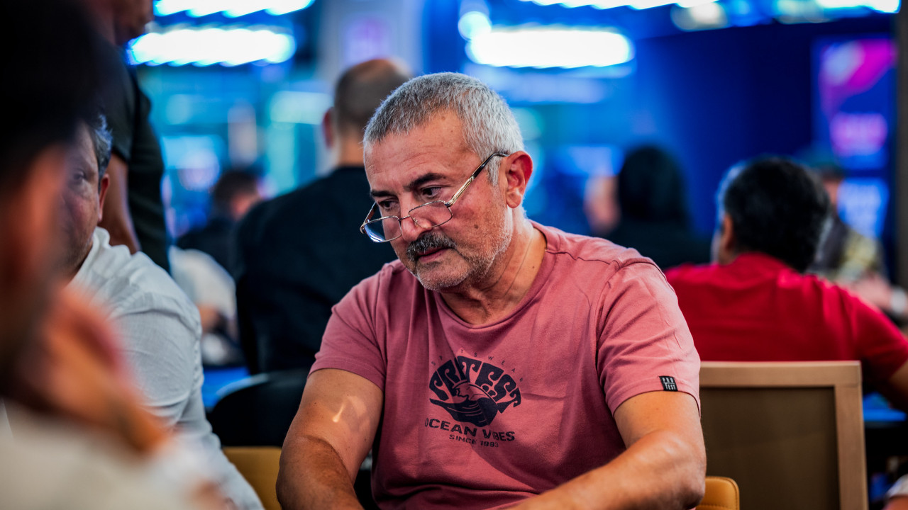 Etibar Gadzhiev salta por los aires contra Mark Kasamaki