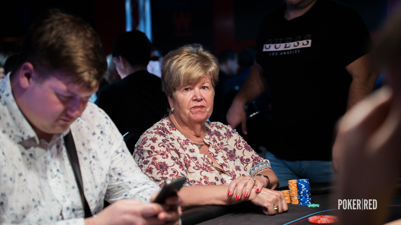 Rosario Velázquez empieza el día doblando su stack