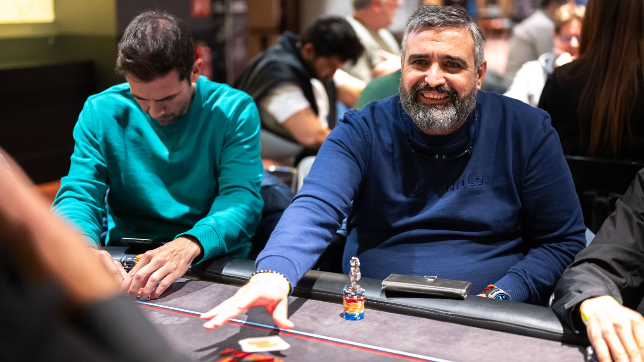 Los jugadores del Main Event se van al descanso de la cena