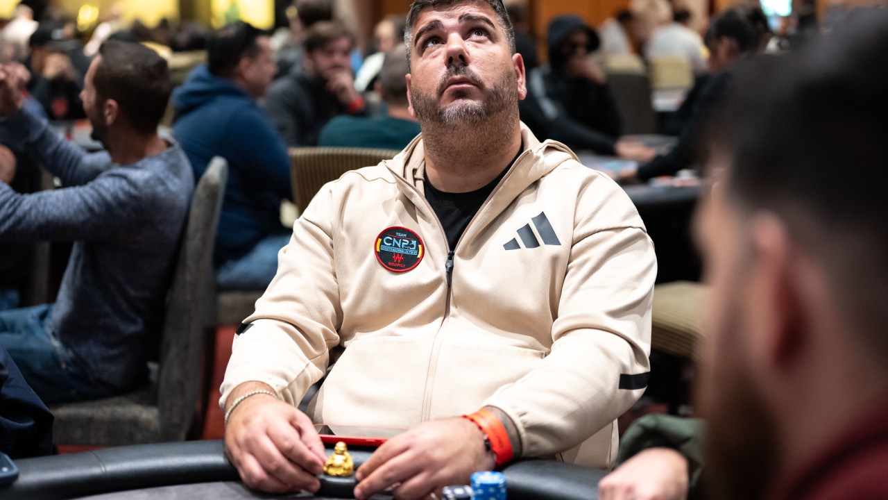 ¡Un coolerazo entorpecido dobla a Unai Martinez contra Alberto Guerrero!