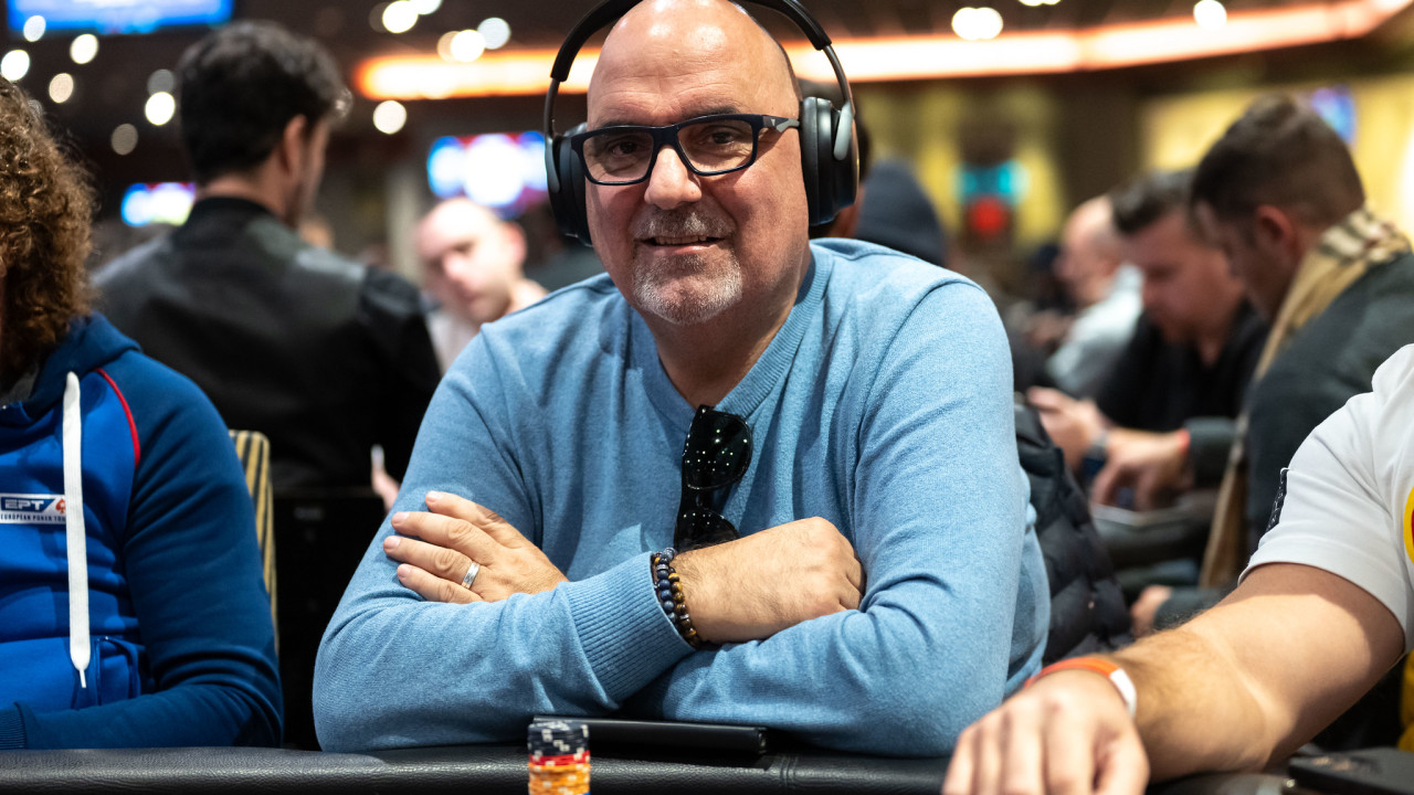 David Santos se sienta a defender su doble título