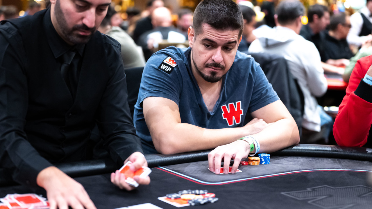 Un bicampeón del mundo de Mágic: The Gatering haciendo el mago